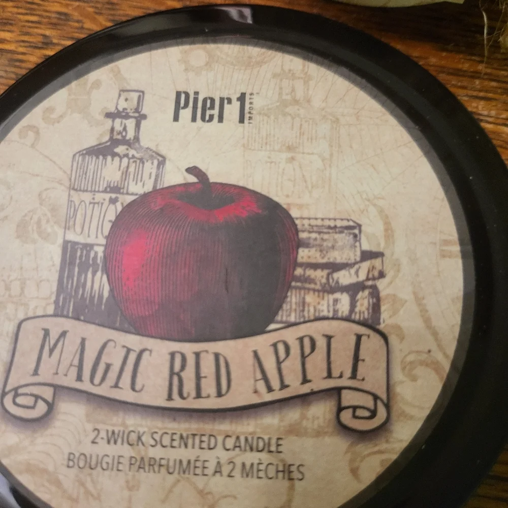 NEW PIER 1 IMPORTS ONE 2 WICK MAGIC RED APPLE CANDLE DISCONTINUED RARE